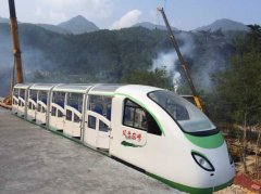 我司虎啸峡景区迎来了第一列森林小火车